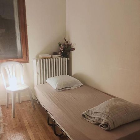 Room Near Paris Saint-Denis  Exterior foto