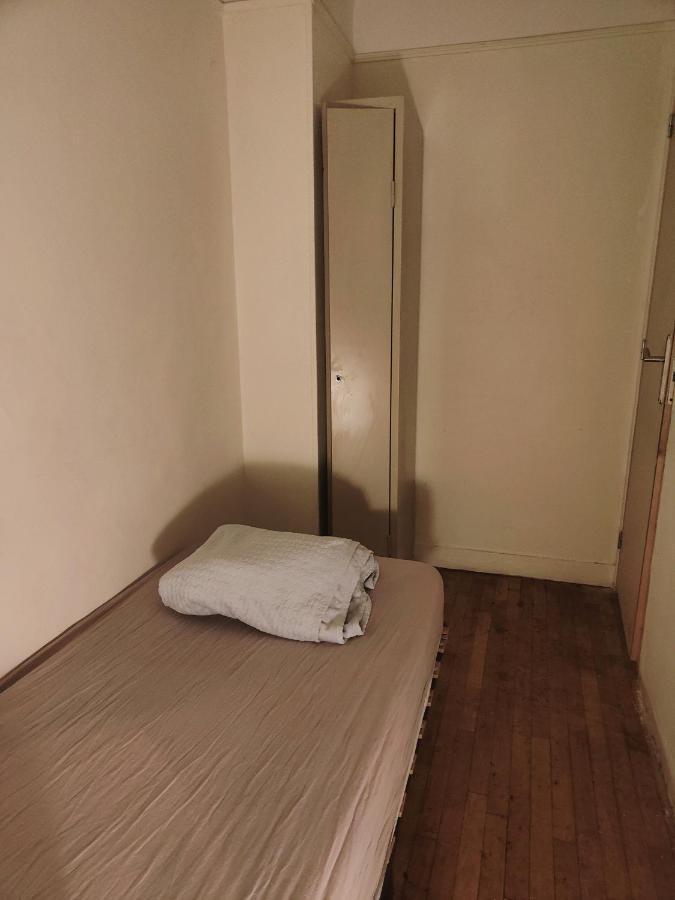 Room Near Paris Saint-Denis  Exterior foto